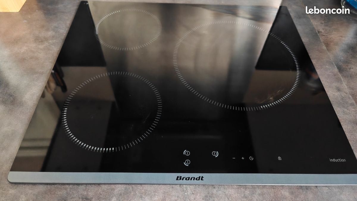 Plaque à induction Brandt 3 foyers - Électroménager
