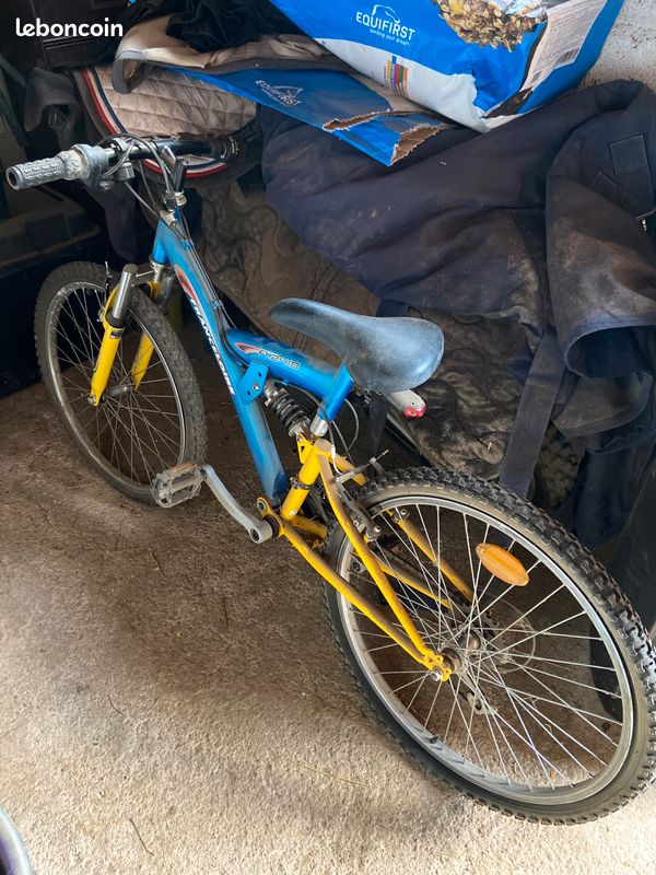Vélo enfant bleu et jaune (image 1)