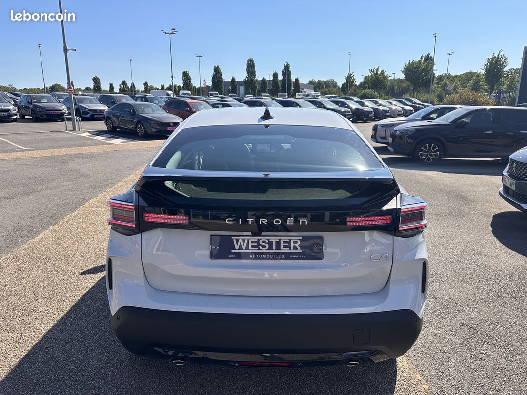 Citroen C4 1.2 HYBRIDE 145CH PLUS E-DCS6 (image 4)