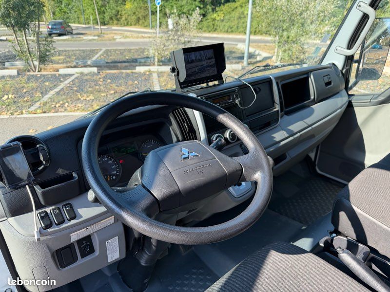 Fuso Canter Plateaux dépanneuse 3C15 BVA 3,5t (image 2)