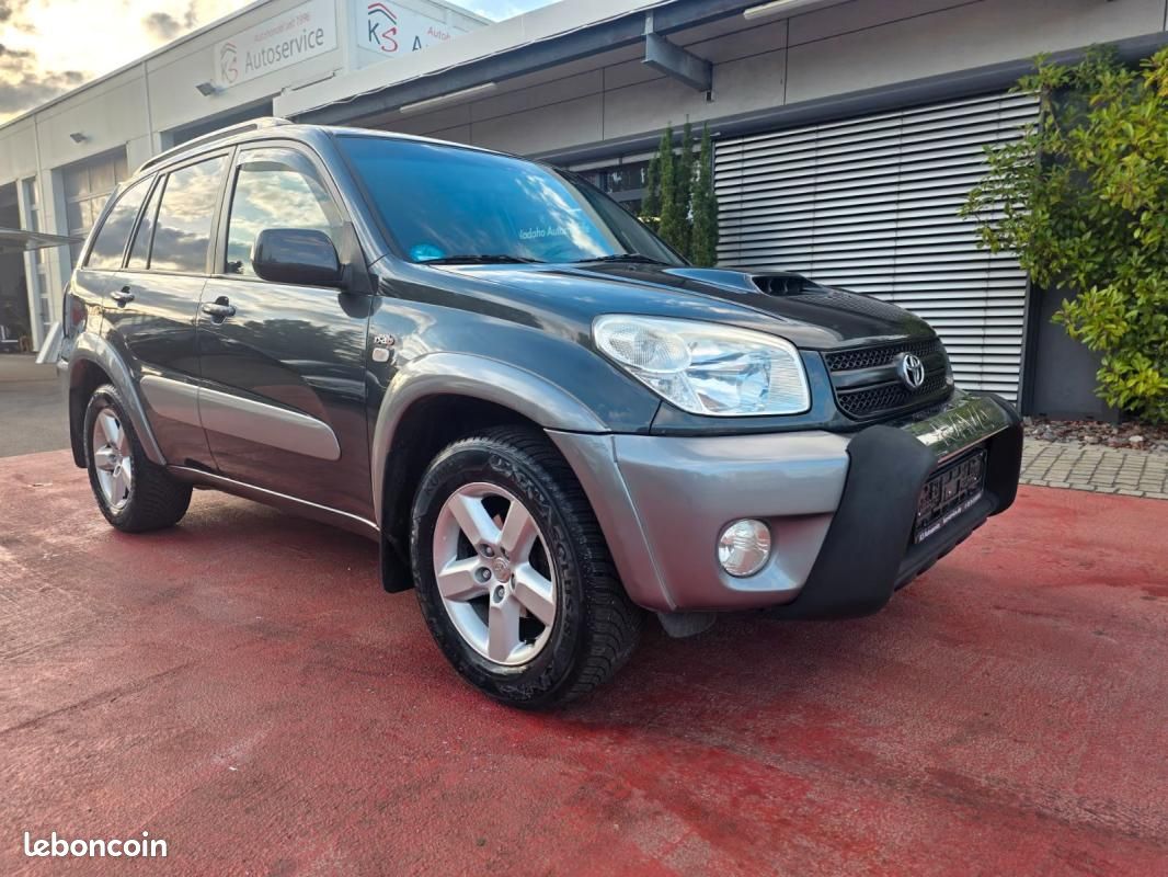 Toyota RAV4 2.0 D-4D 116 ch 4x4 Sol • Clim auto Attelage Radar de recul Barres toit (image 3)