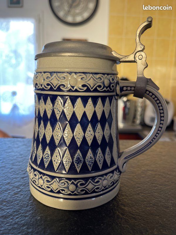 Chope à bière allemande couvercle étain (image 1)