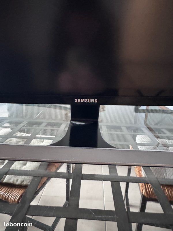 Écran Samsung 28” 4K UHD – testé et fonctionnel – HDMI / DisplayPort (image 4)