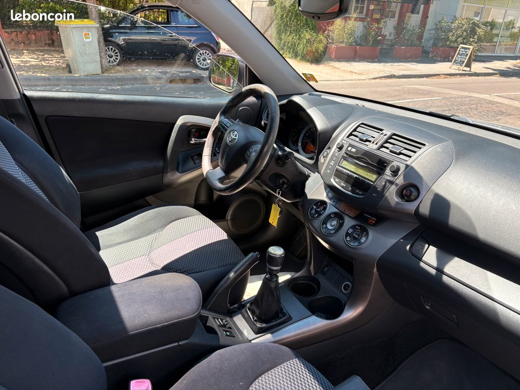 TOYOTA RAV4 150 ch D-4D LECAP 4WD (image 13)