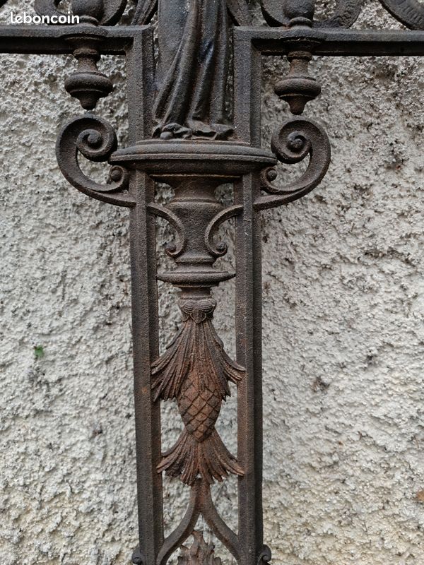 Croix crucifix calvaire religieux catholique fonte ancienne XIXeme siècle
XIXème siècle
catholique fonte ancienne
XIXème siècle (image 11)