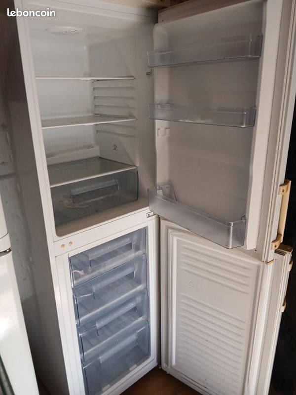Réfrigérateur combiné avec congélateur - Électroménager