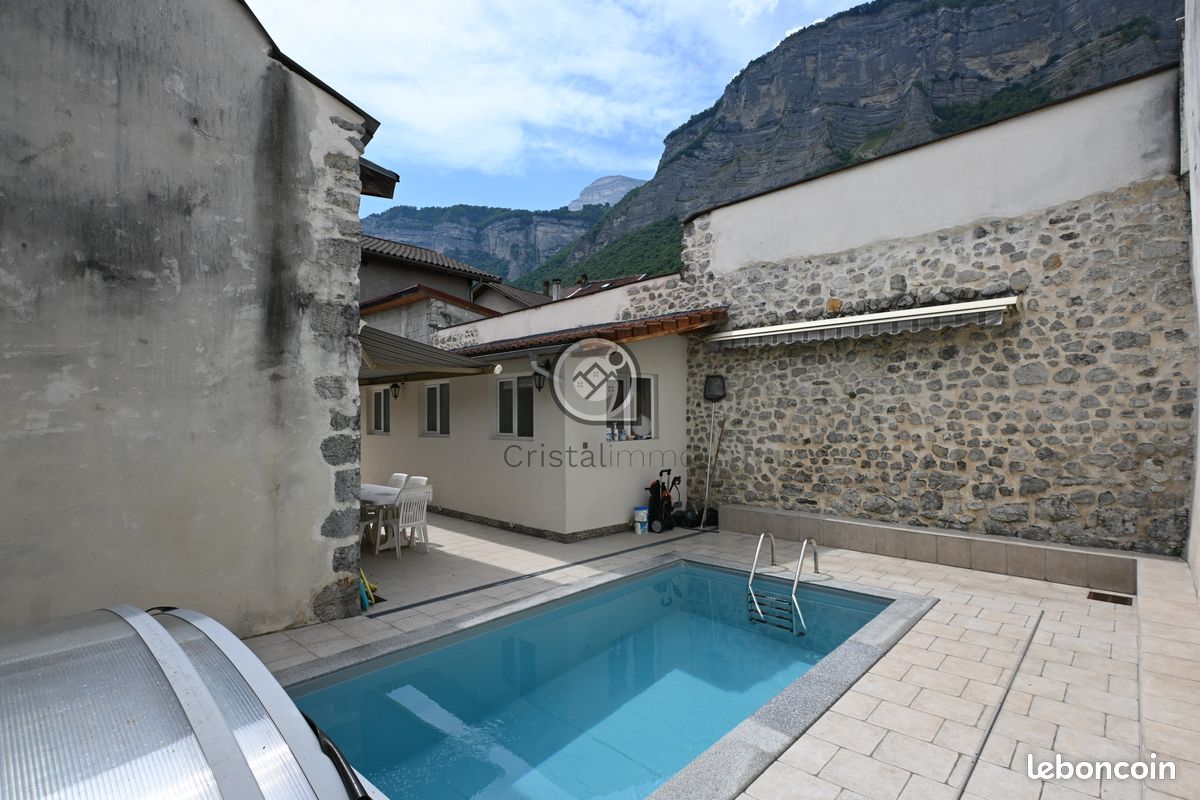 Maison 3 pièces 79 m² · à Lumbin · 79 m² · 355 000 €