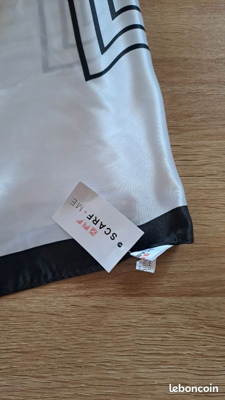 Le foulard rayures irrégulières Le foulard rayures irrégulières