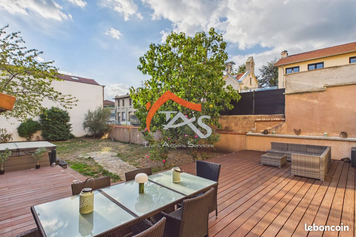 Appartement 6 pièces 181 m² · à Saint-Chamond · 181 m² · 259 000 €