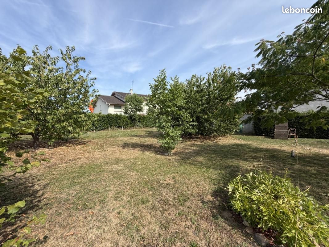 Terrain Neuville Les Dames · à Neuville-les-Dames · 90 000 €