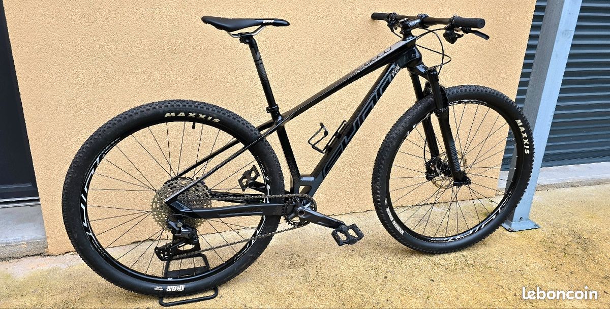 VELO VTT HOMME Btwin comme neuf tout équipé et belle état a venir