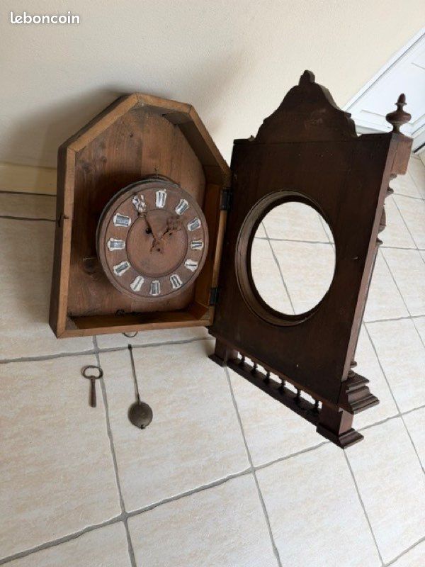 Horloge ancienne en bois avec balancier et clé (image 5)