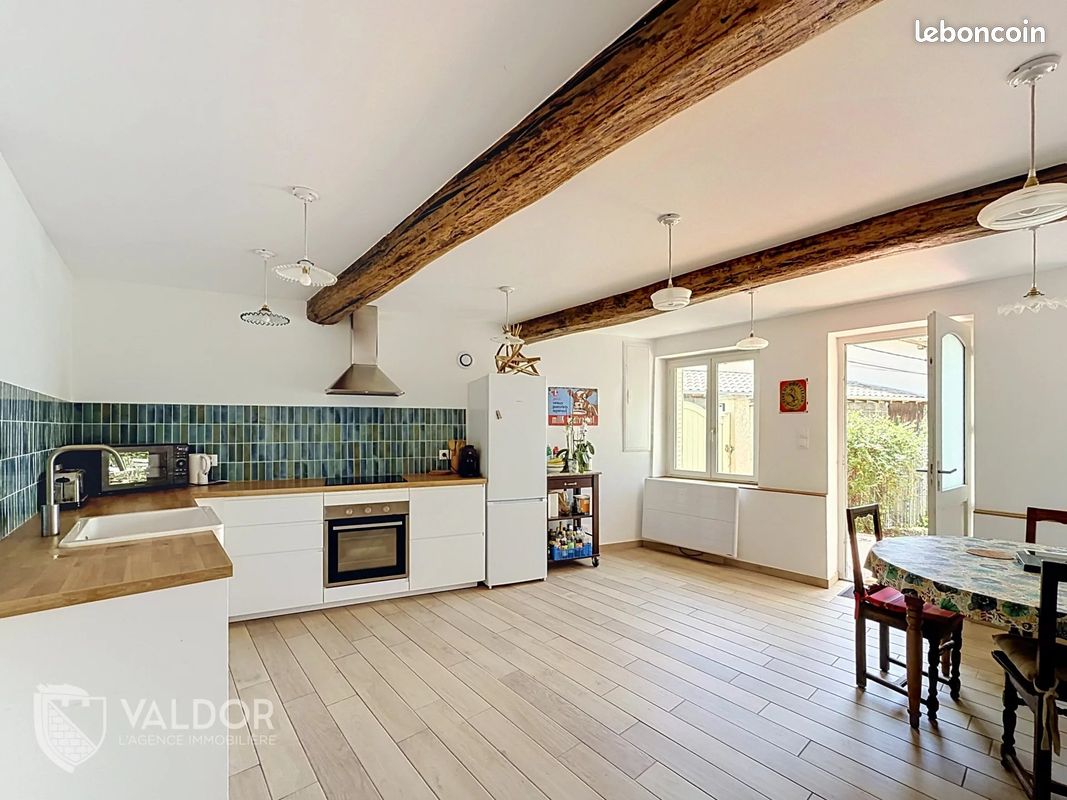 Maison 5 pièces 102 m² · à Montmerle-sur-Saône · 102 m² · 250 000 €
