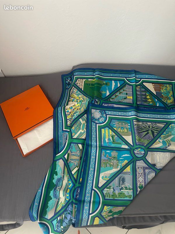Foulard Hermes 90x90 Flânerie à Versailles (image 6)