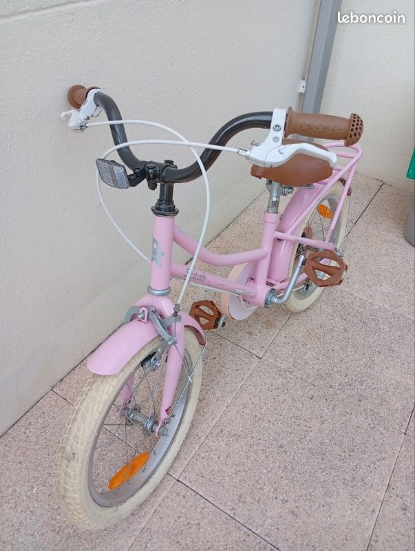 Vélo enfant 4 à 7ans Stitch Vintage Beach 16 pouces – Style rétro – Bel état
Description : (image 3)