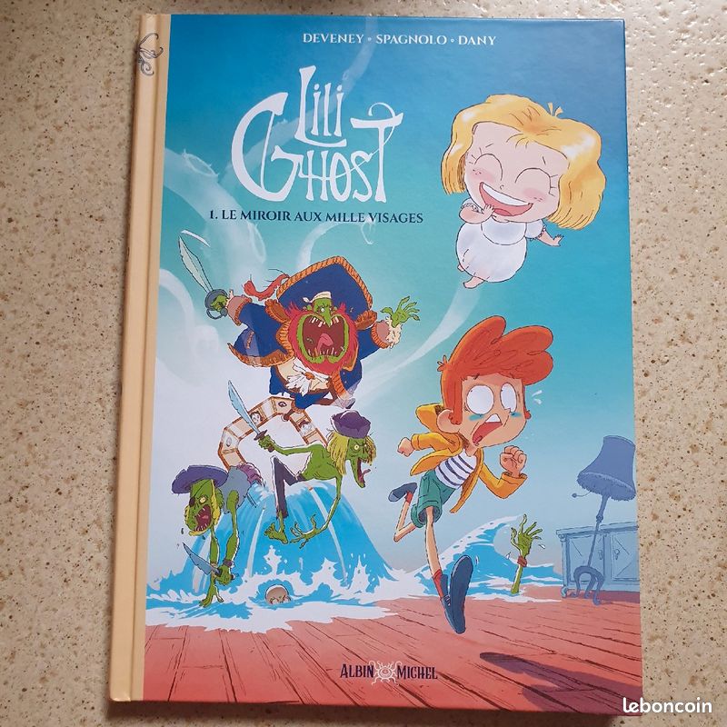 Lili Ghost tome 1 le miroir aux mille visages (image 1)