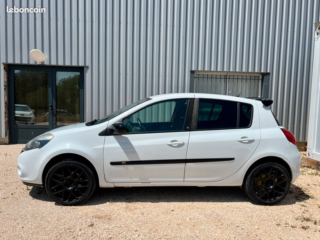 Renault Clio 3 (Phase 2) 1.2 Tce 100ch 20th Anniversary (image 2)