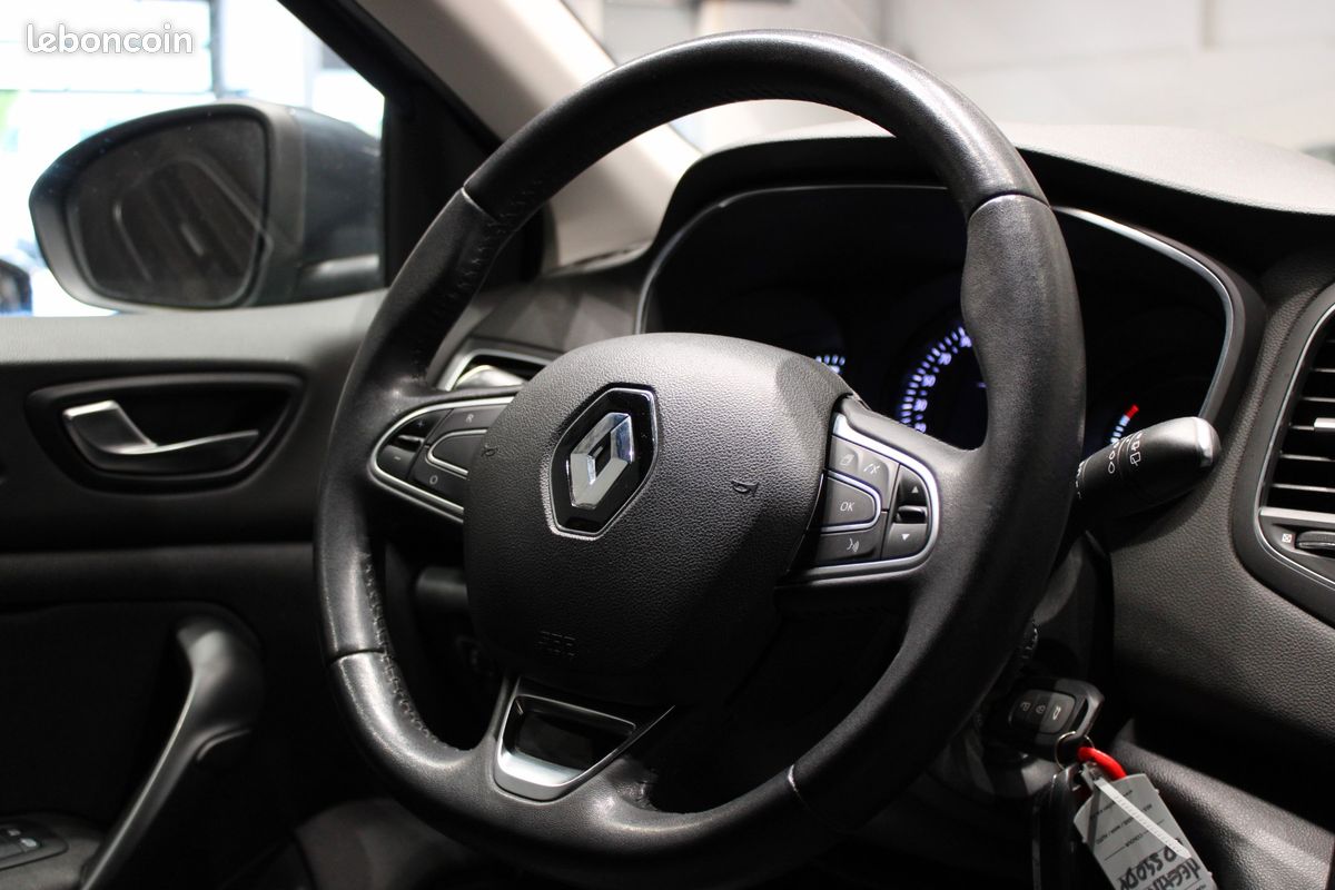 RENAULT MEGANE 4 - 1.2TCE 100 ENERGY LIFE - BLUETOOTH - SUIVI D'ENTRETIEN COMPLET - REGULATEUR - ANTIBROUILLARD Av (image 17)