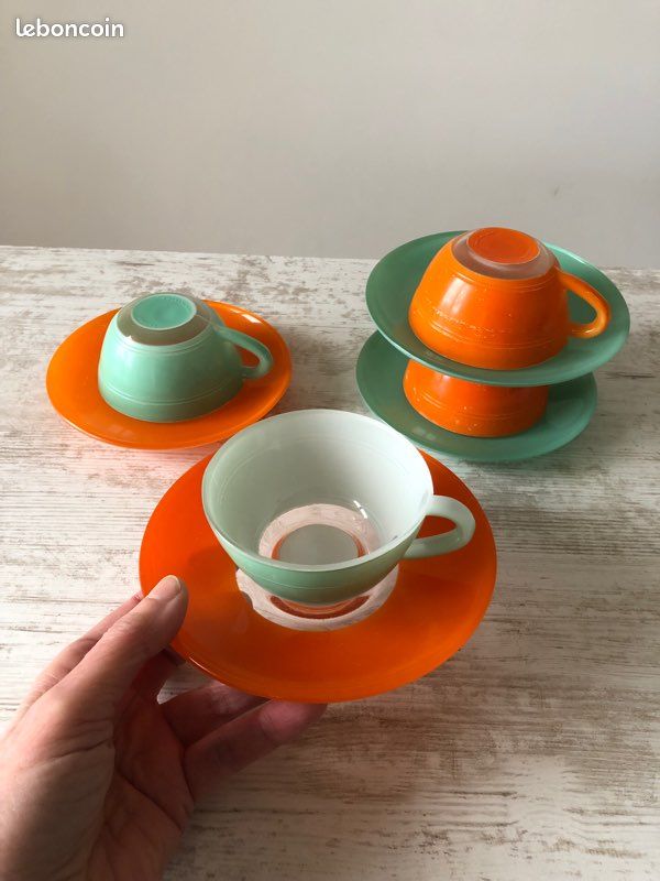 Lot De 4 Tasses à Café En Verre Vert - Logo Orange - Style Art Nouveau - 8 Cm De Haut