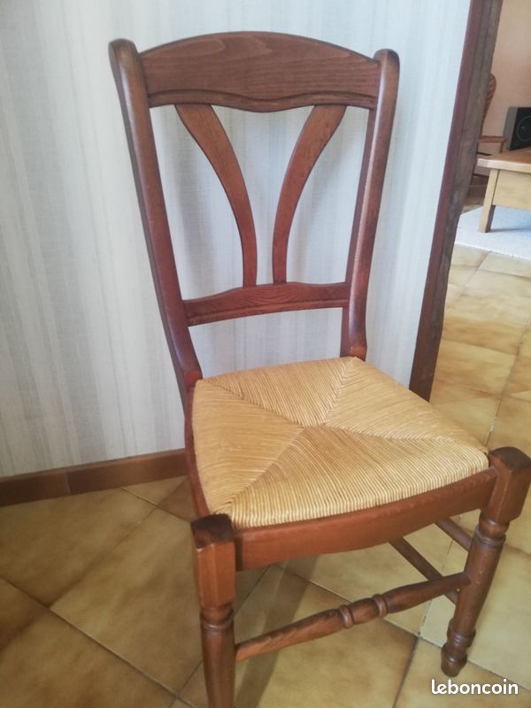 Chaises en bois (image 1)