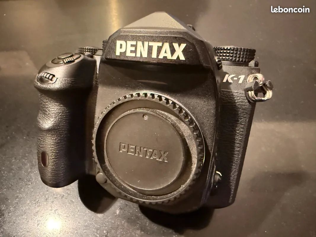 PENTAX K-1 NU avec poignée Grip D-BG6 et plein d'accessoires d'origine (image 4)