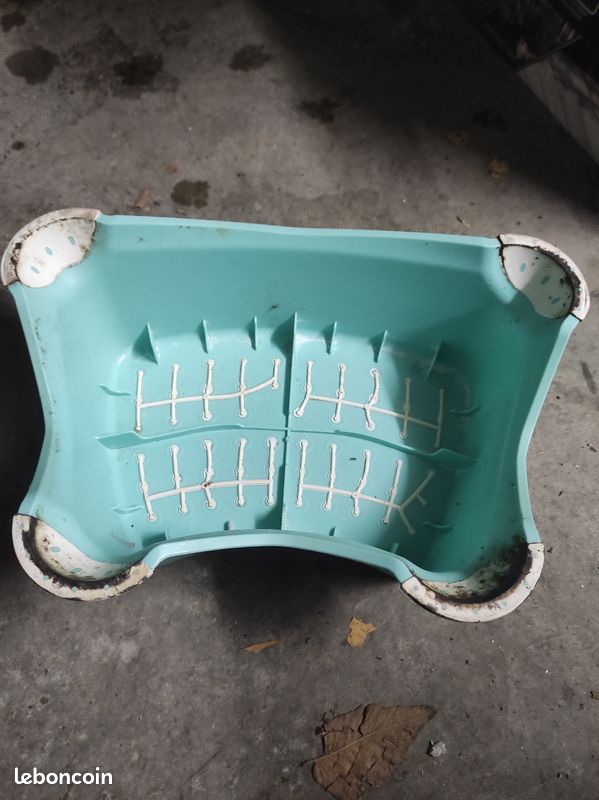 Petit tabouret en plastique (image 1)