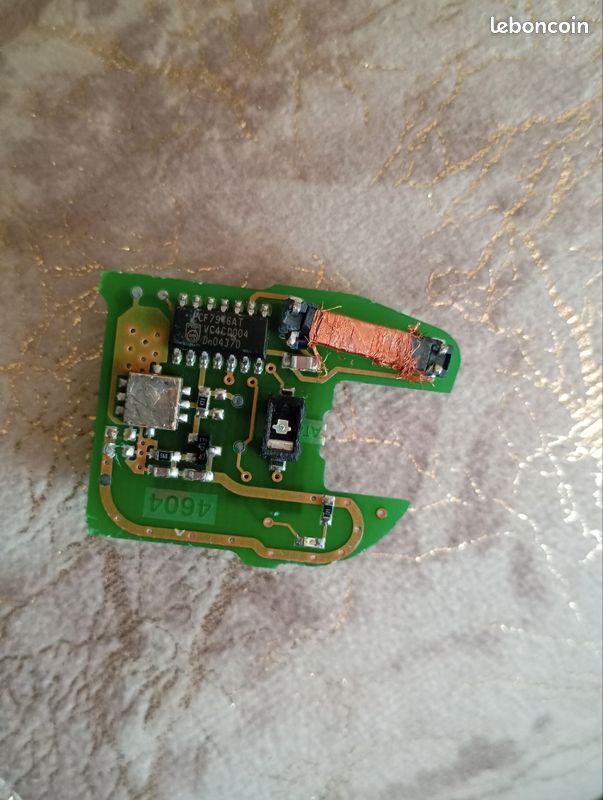 Circuit imprimé télécommande voiture (HS ou pour pièces) (image 1)