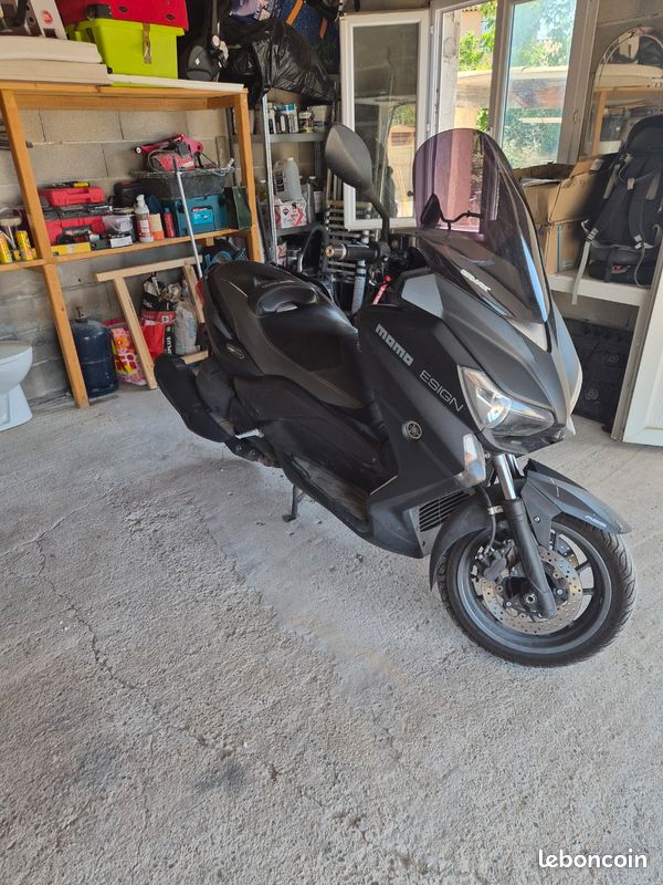 Xmax 400 (image 2)