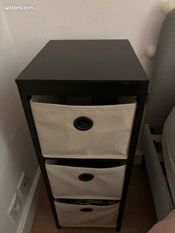 Table de chevet 3 tiroirs – Style Moderne (image 1)