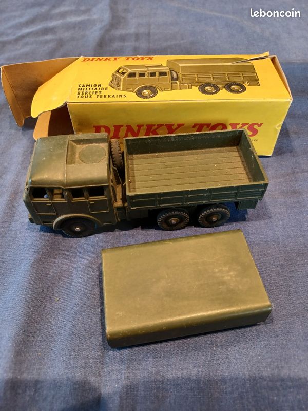 Dinky Toys - 818 - Camion Militaire Berliet Tous Terrains