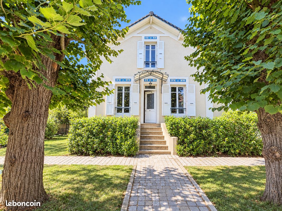 Maison 7 pièces 158 m² · à Beauchamp · 158 m² · 985 000 €