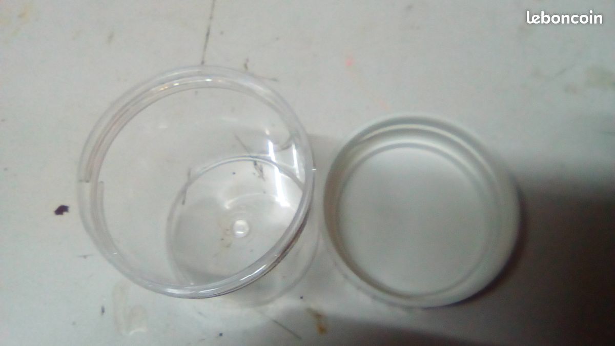 7 Boites en plastique (image 3)