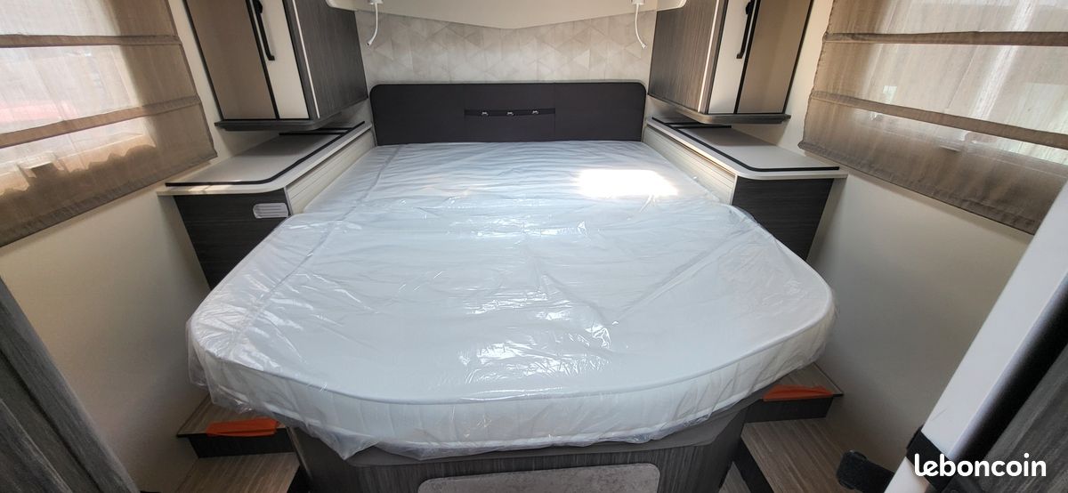 SERIE 25 ANS MC LOUIS PROFILE 881 (lit central) 165CV BVA (image 8)