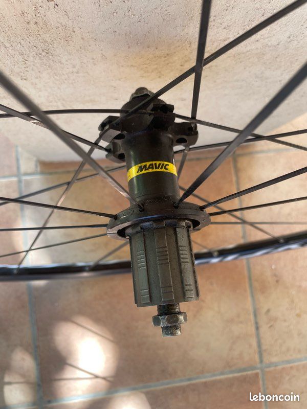 Roue mavic en 700 (image 3)