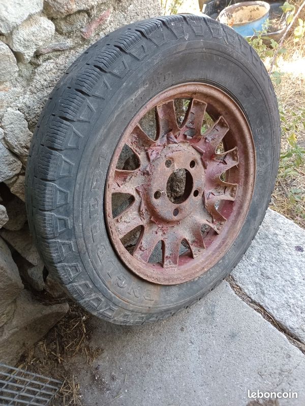 Roue voiture ancienne 5 trous (image 1)