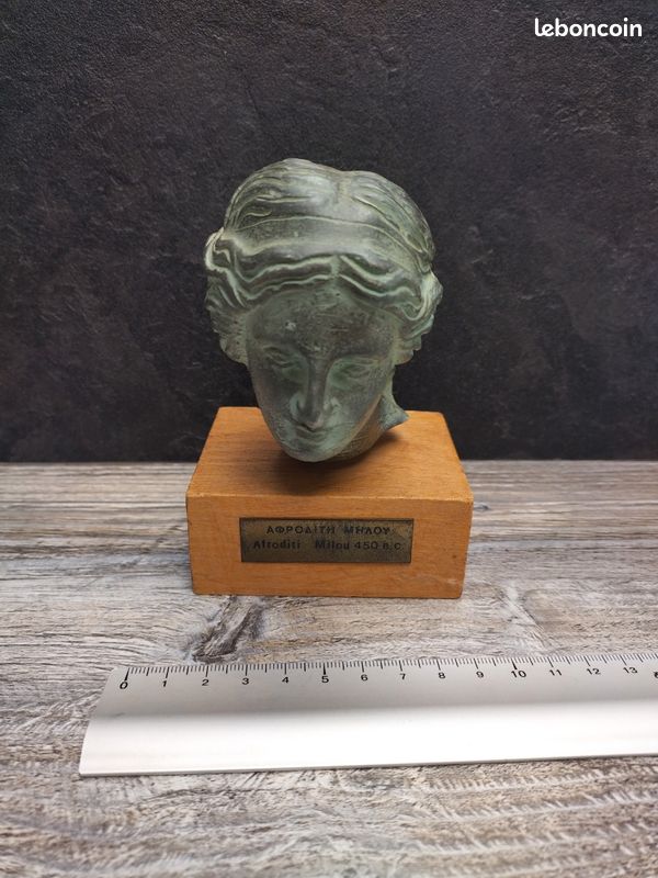 Buste d'Aphrodite (Vénus de Milo) sur socle en bois (image 2)