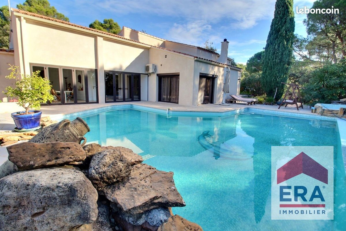 Maison 8 pièces 205 m² · à Uchaux · 205 m² · 559 000 €