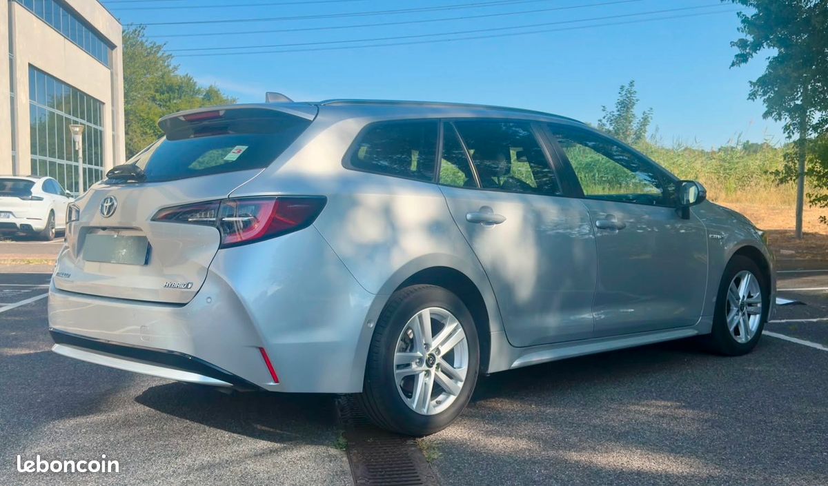 TOYOTA COROLLA TOURING SPORTS 1.8 Hybride 122 Dynamic Business – Automatique – 2022 – 107 000 km (image 3)