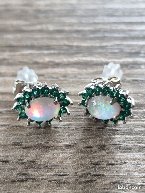 Petites boucles oreilles strass blanc clou pas cher tendance - Ref