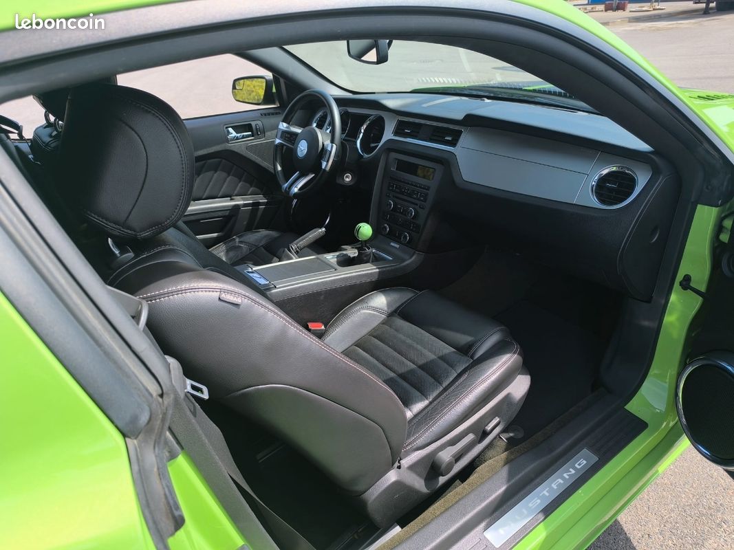 Ford Mustang GT (image 7)