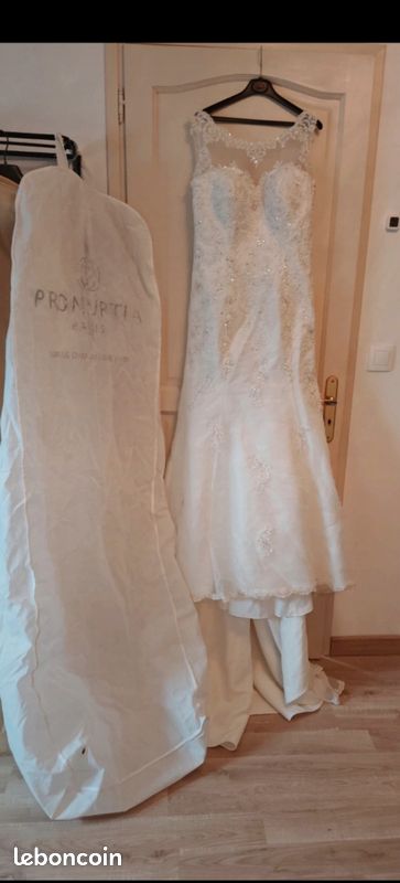 Robe de mariée mademoiselle amour taille 40 Vêtements