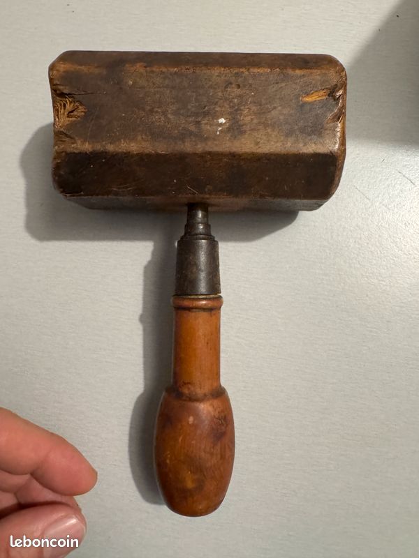 Gros marteau / maillet en bois (image 1)