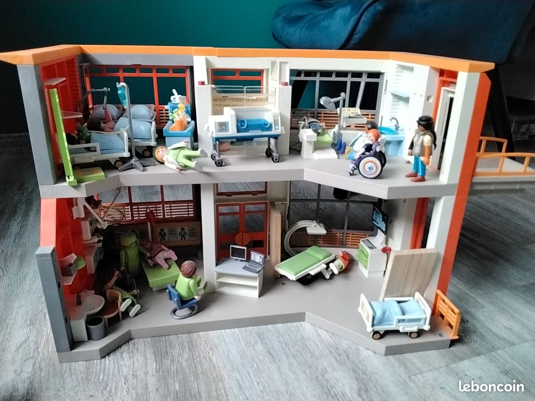 Hôpital et véhicules Playmobil (image 1)