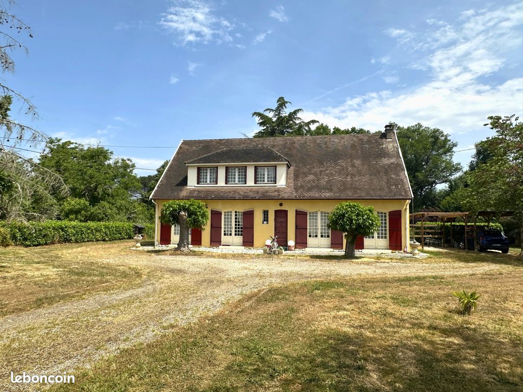 Maison 8 pièces 187 m² · à Montpon-Ménestérol · 187 m² · 215 000 €