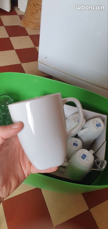 Lot vaisselle : tasses, verres, coupes, saladier (image 2)
