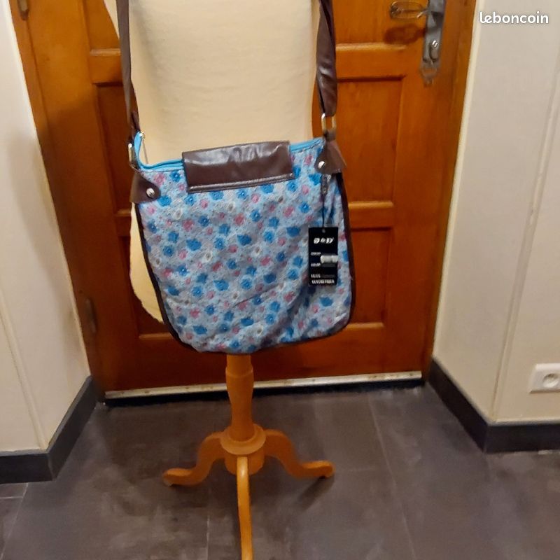 Sac bandouillere neuf avec étiquette marque D&J moderne (image 5)