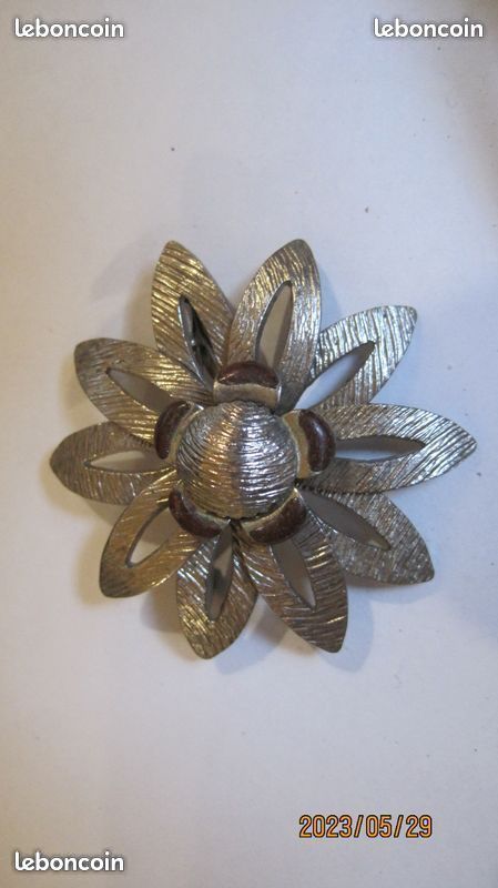 Broche Fleur Vintage - Bijou Occasion, Bon état Général