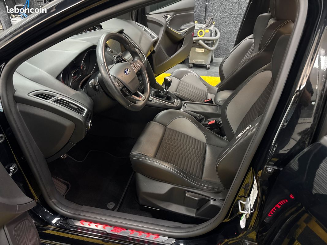 Ford Focus II 2.0 ST 250 cv Ecoboost 5 portes Recaro gps châssis sport alarme sièges chauffant pack hivers (image 10)