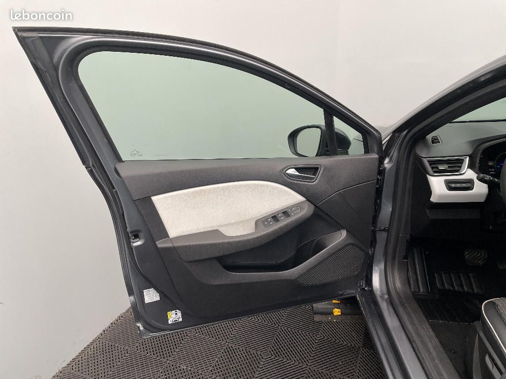 Renault Clio V E-Tech full hybrid 145 Techno (image 19)