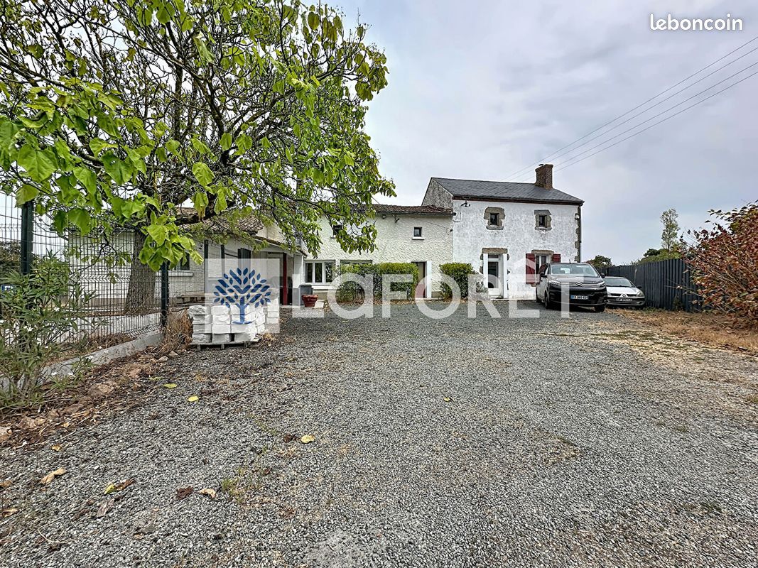 Maison 10 pièces 264 m² · à Argentonnay · 264 m² · 285 000 €